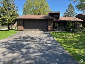 Building Photo - 812 Fairway Cir