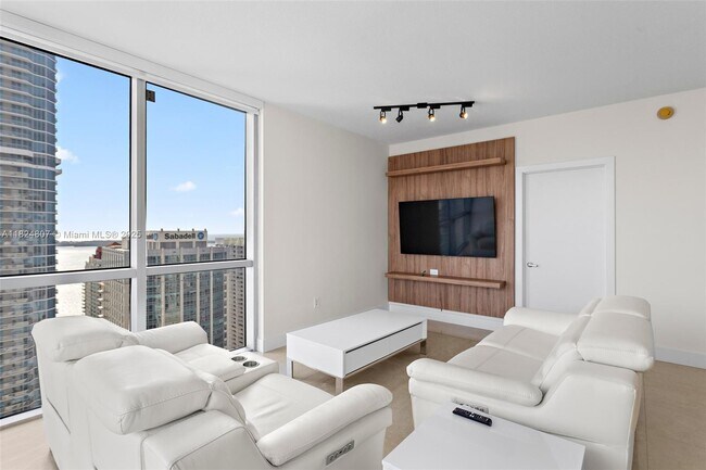 Building Photo - 1060 Brickell Ave