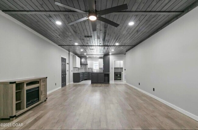 Building Photo - 6496 Racine St