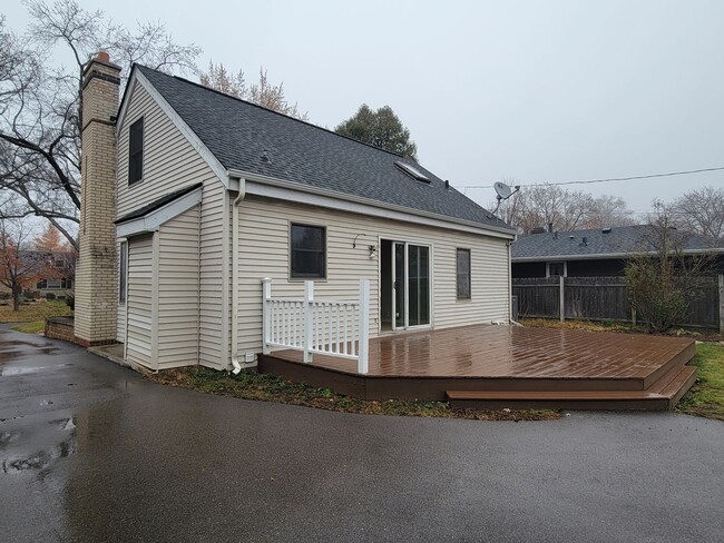 Building Photo - Spacious 4 Bedroom Home in Edina!