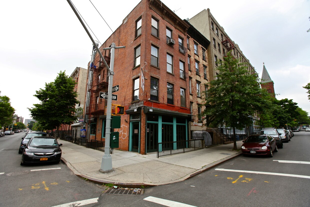 Primary Photo - 310 S 4th St
