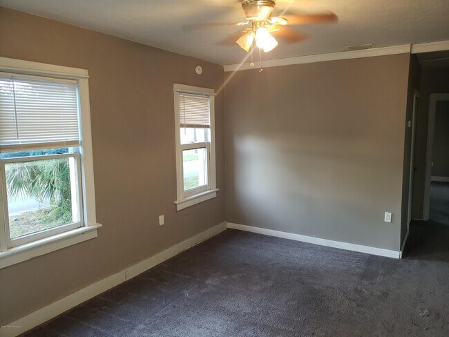 Building Photo - 318 Lucerne Dr