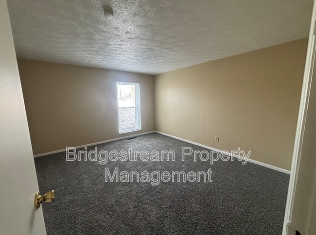 Building Photo - 967 Taylorsview Dr