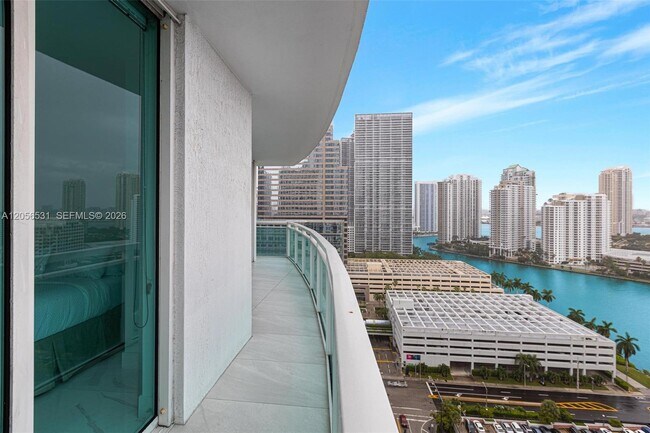 Foto del edificio - 950 Brickell Bay Dr