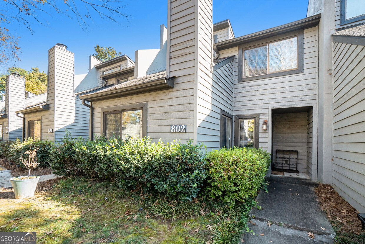 Foto principal - 802 Cedar Chase Cir NE