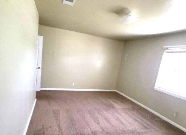 Foto del edificio - 6710 Fairwood Rd