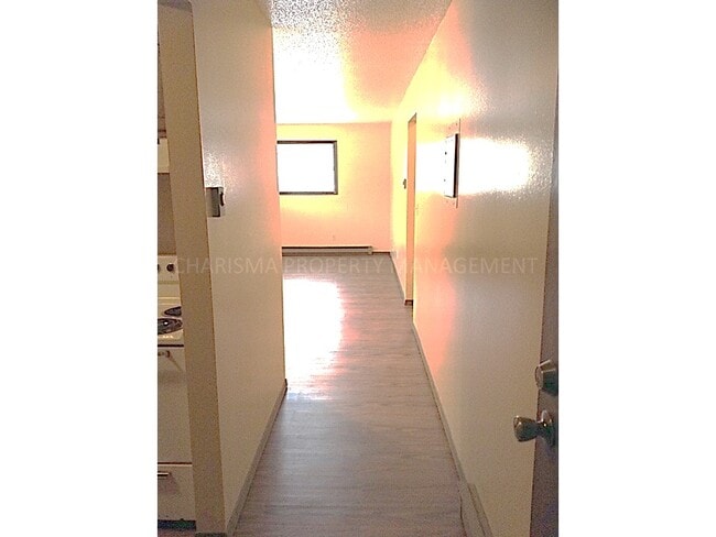 Building Photo - 703 S Dakota Ave