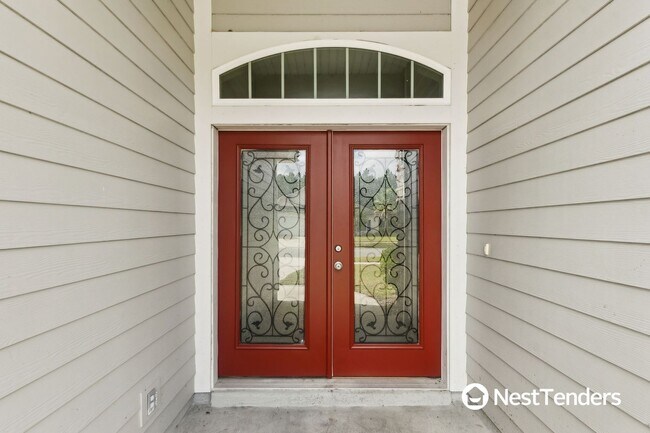 Building Photo - Five Bedroom Beauty in Plummer Creek!