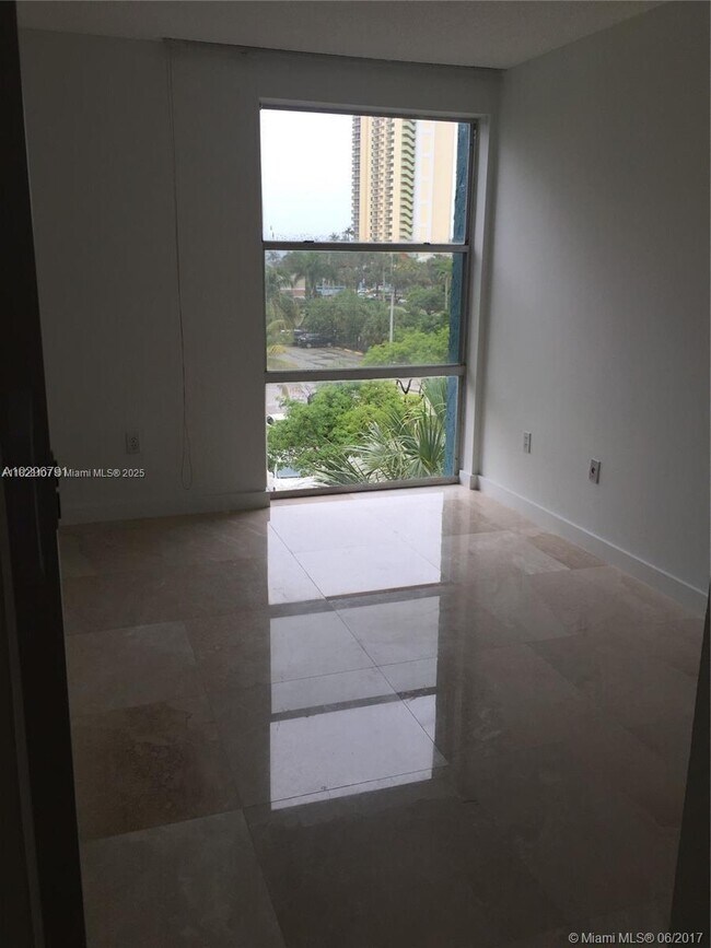 Foto del edificio - 17570 Atlantic Blvd