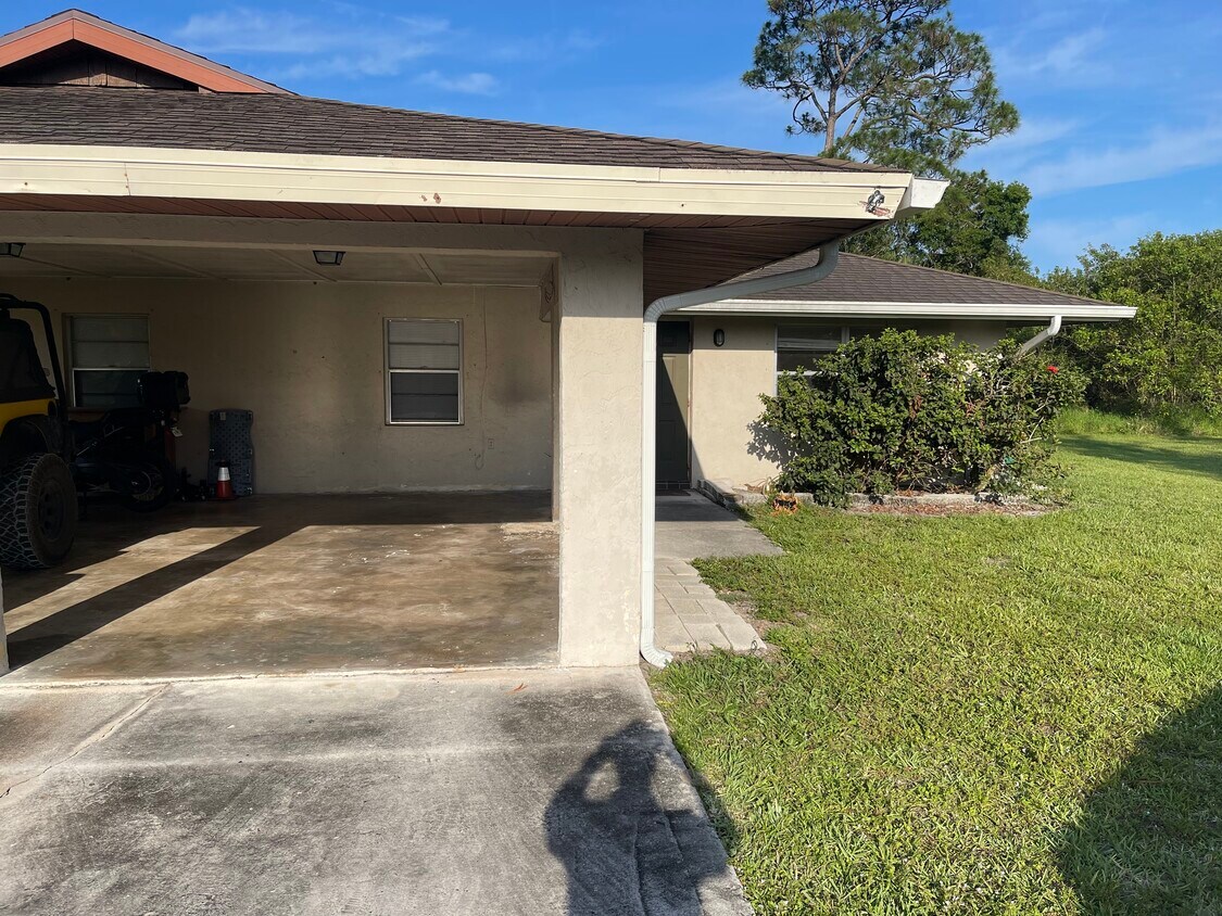 Exterior Carport | Front Door - 907 E Weatherbee Rd