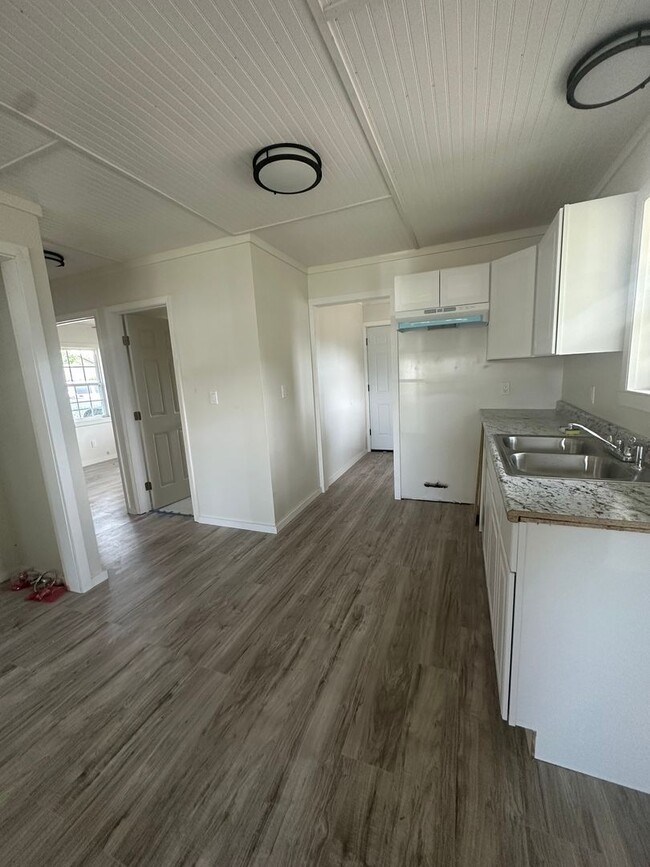Foto del edificio - Now Available For Rent!