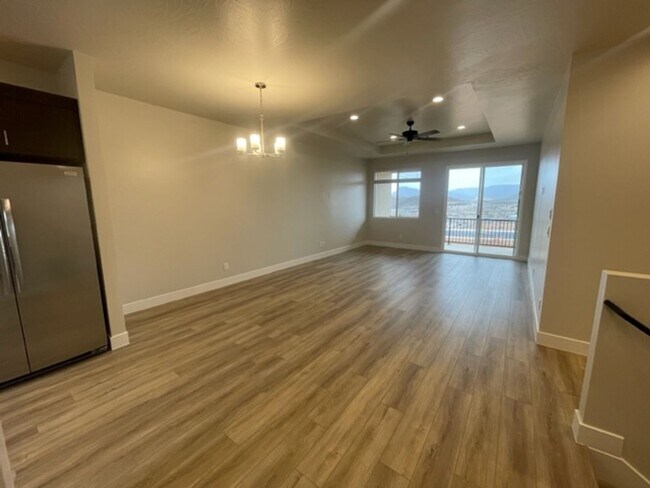 Foto del edificio - Hurricane Town Home!  VIEWS FOR DAYS!!