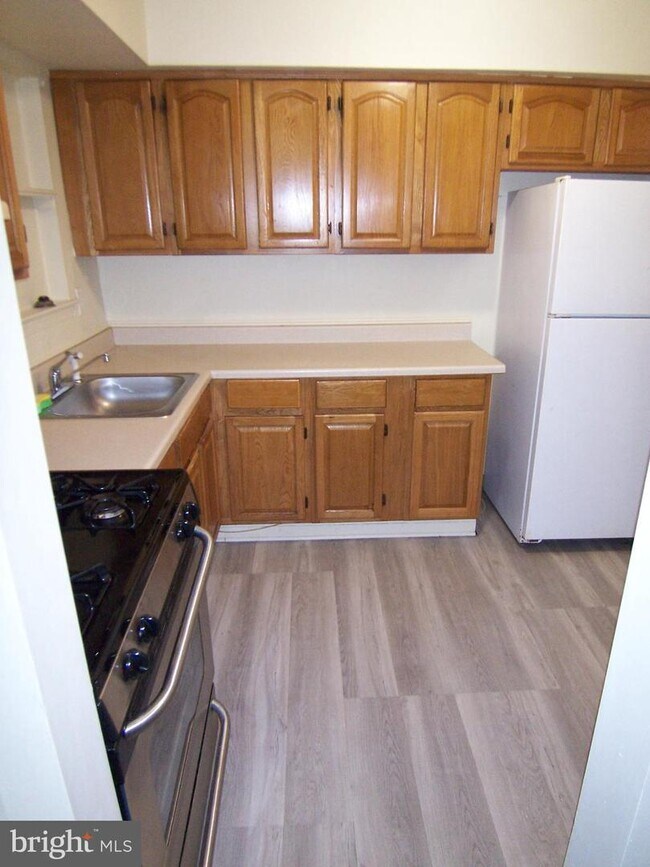 Building Photo - 50 Willow Ct