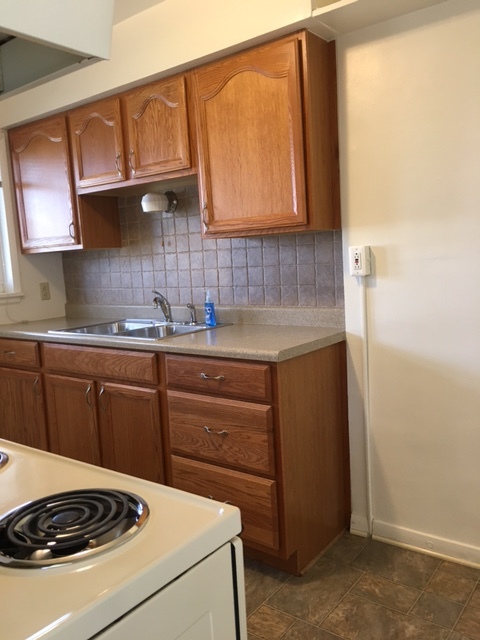 Kitchen - 909 Wisconsin Ave