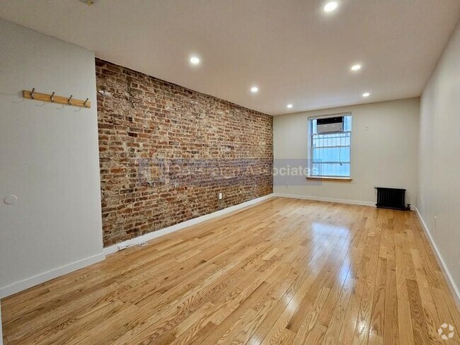 Building Photo - 707 W 171st St