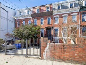 Building Photo - 291 Forrest St