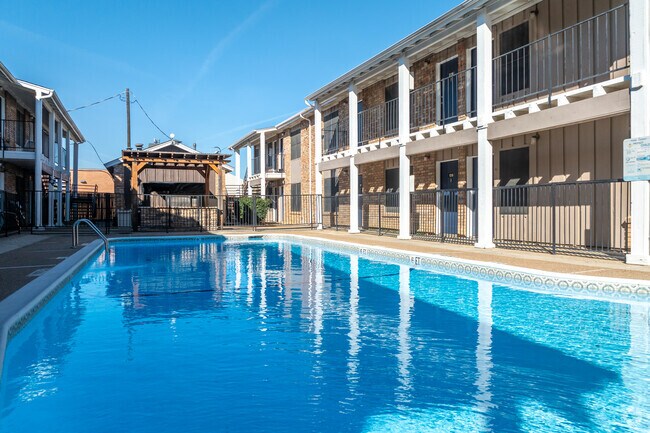 Piscina - Twelve33 At Cavender