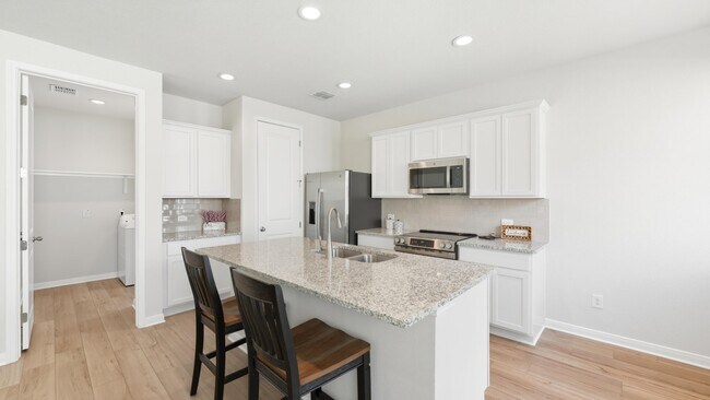 Building Photo - 2133 Hofstaat