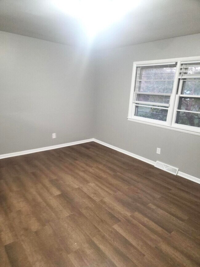 Foto del edificio - 425 Bryanwood Pkwy