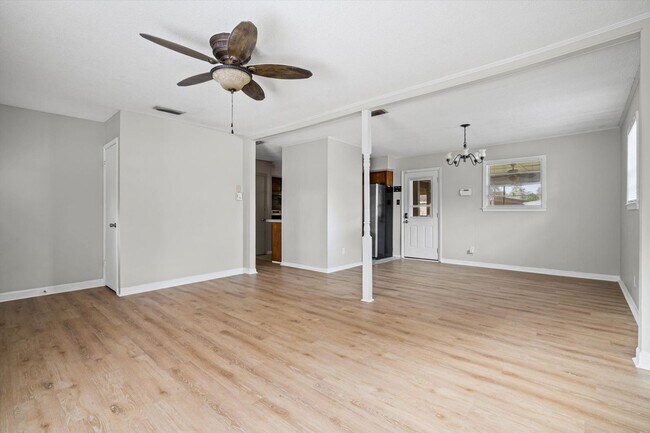 Building Photo - JUST LISTED!