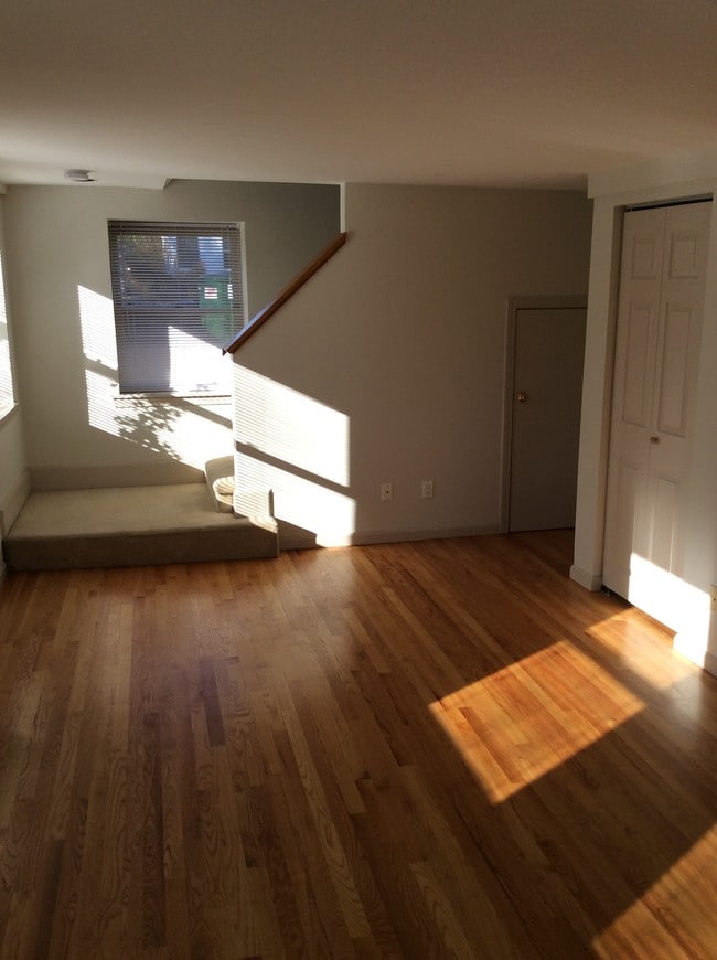 6 Emmons Ave, Warwick, RI 02888 Townhome Rentals in Warwick RI