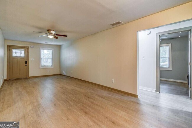 Foto del edificio - 1024 Regis Rd SE