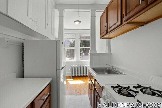 Building Photo - 172 Maple St