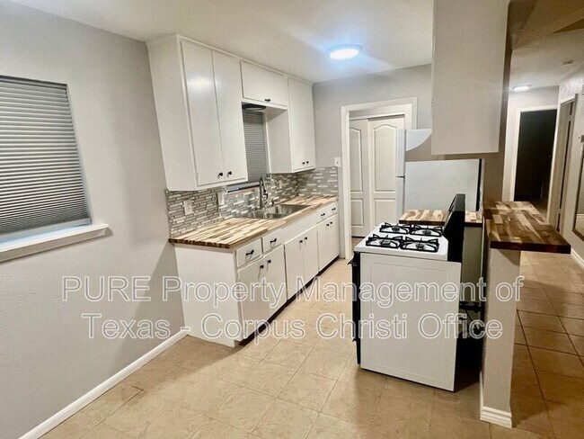 Building Photo - 1733 Treyway Ln