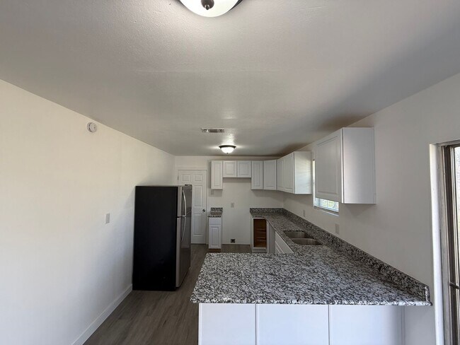 Foto del edificio - Newly Rehabbed 3 Bedroom, 2 bath Home AVAILABLE NOW!