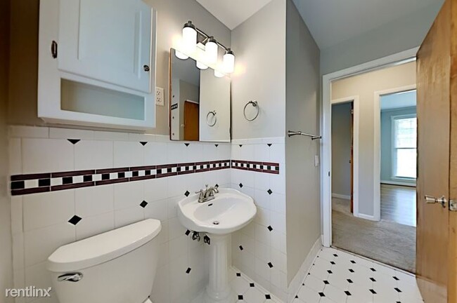 Building Photo - 573 Whispering Hills Dr