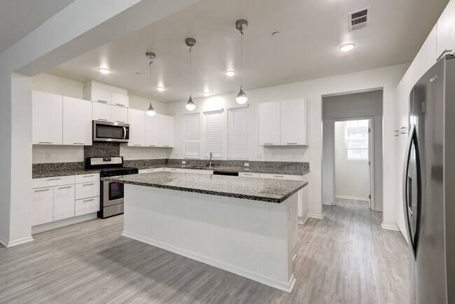 Building Photo - LARGE TOWNHOME IN 92154.  3 BEDROOMS,2.5 B...