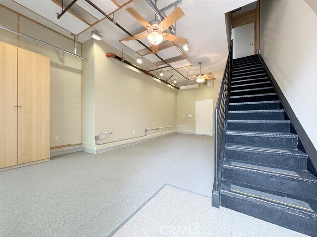 Building Photo - 665 Poinsettia St N