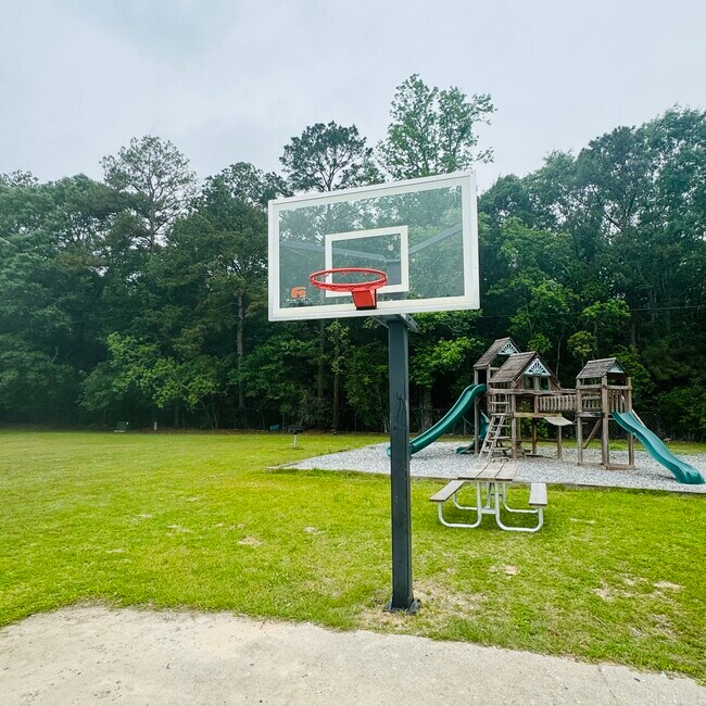Pine Shadows Duplex Apartments Apartments in Silsbee, TX