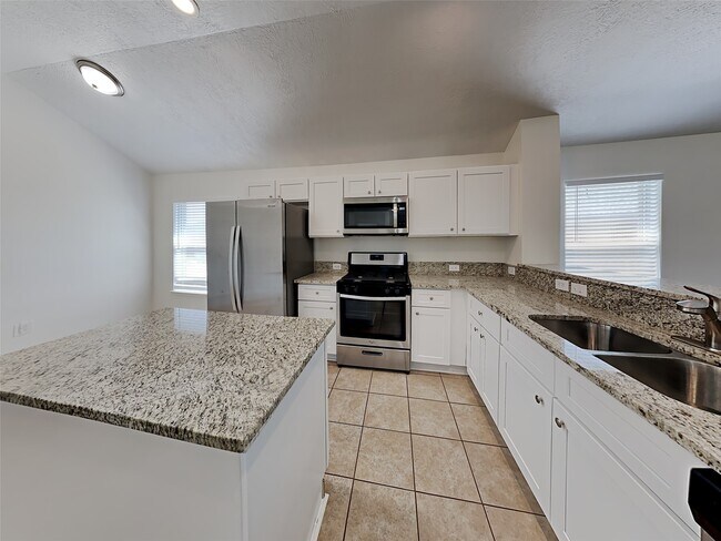 Building Photo - 30022 Saw Oaks Dr