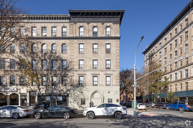 Foto del edificio - 2332 Adam Clayton Powell Jr Blvd