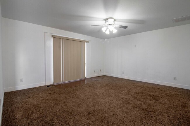 Foto del edificio - Stunning home in Choctaw with 3 bedrooms a...