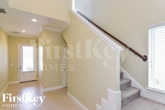 Building Photo - 5948 Village Center Dr