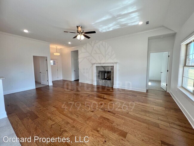 Building Photo - 4 br, 2 bath House - 963 Sugar Pine St.