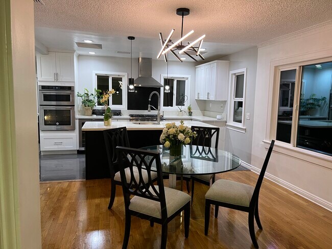 Foto del edificio - 4712 Townsend Ave