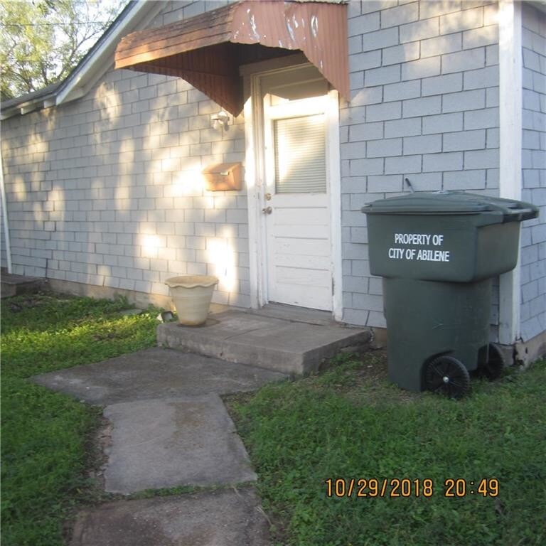 Primary Photo - 2826 Hickory St