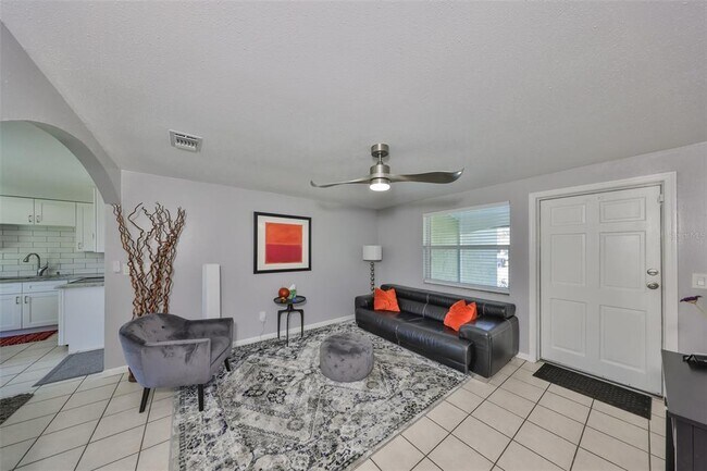 Building Photo - 6025 Florida Cir S