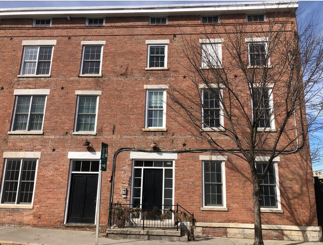 Primary Photo - 260 Warren St