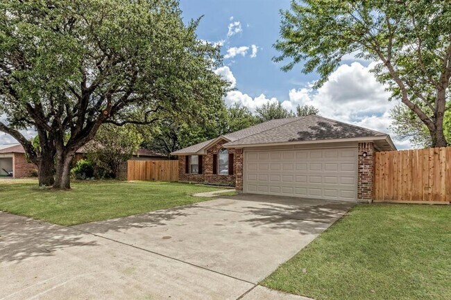 Foto del edificio - 5104 Glennwood Dr