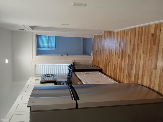 Building Photo - 3 br, 1.5 bath House - 3702 Hayward Ave