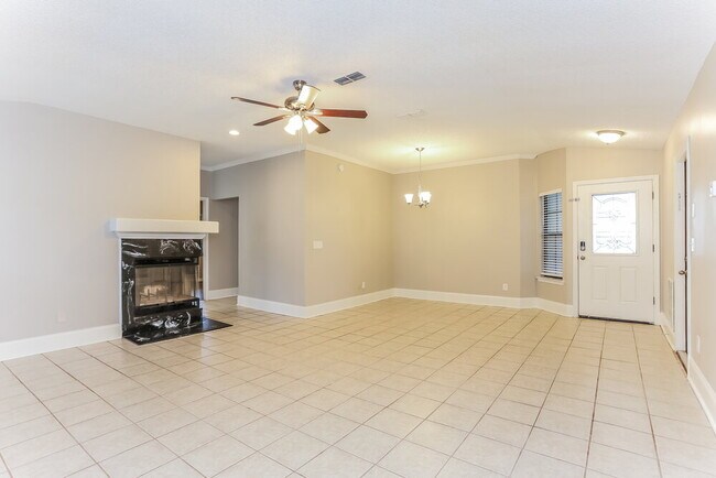 Foto del edificio - 248 Carriann Cove Trail W