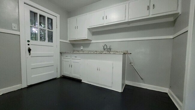 Building Photo - Cozy 1 bedroom home!!