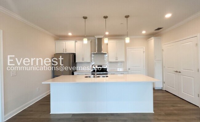 Building Photo - 828 Goswell Dr