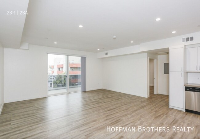 Foto del edificio - 744 Hartford Ave. Los Angeles, CA 90017