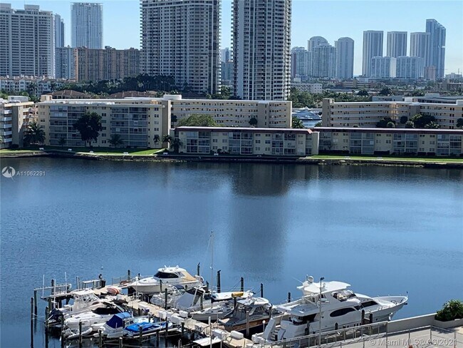 Foto del edificio - 18051 Biscayne Blvd