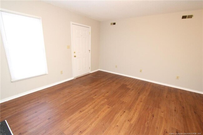 Foto del edificio - 3905 Lexington Dr